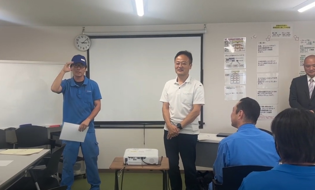 「朝霞市委託不燃ごみチーム」6名が永年安全ドライバーの表彰を受けました