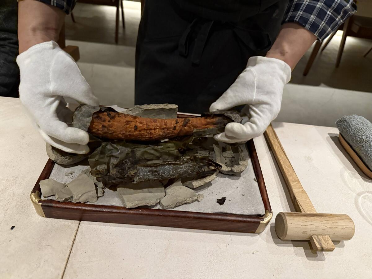 ミシュラン星付きレストラン「aeru」様で使用される大村商事のとんぼ薪